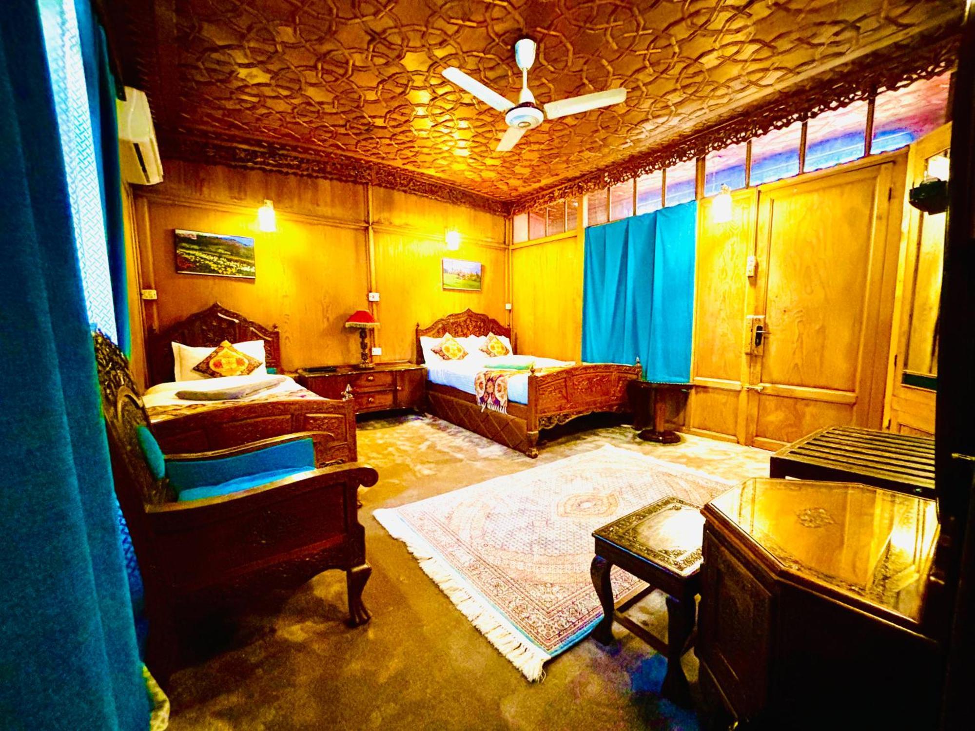 The Badyari Palace Houseboats Srīnagar Exterior foto