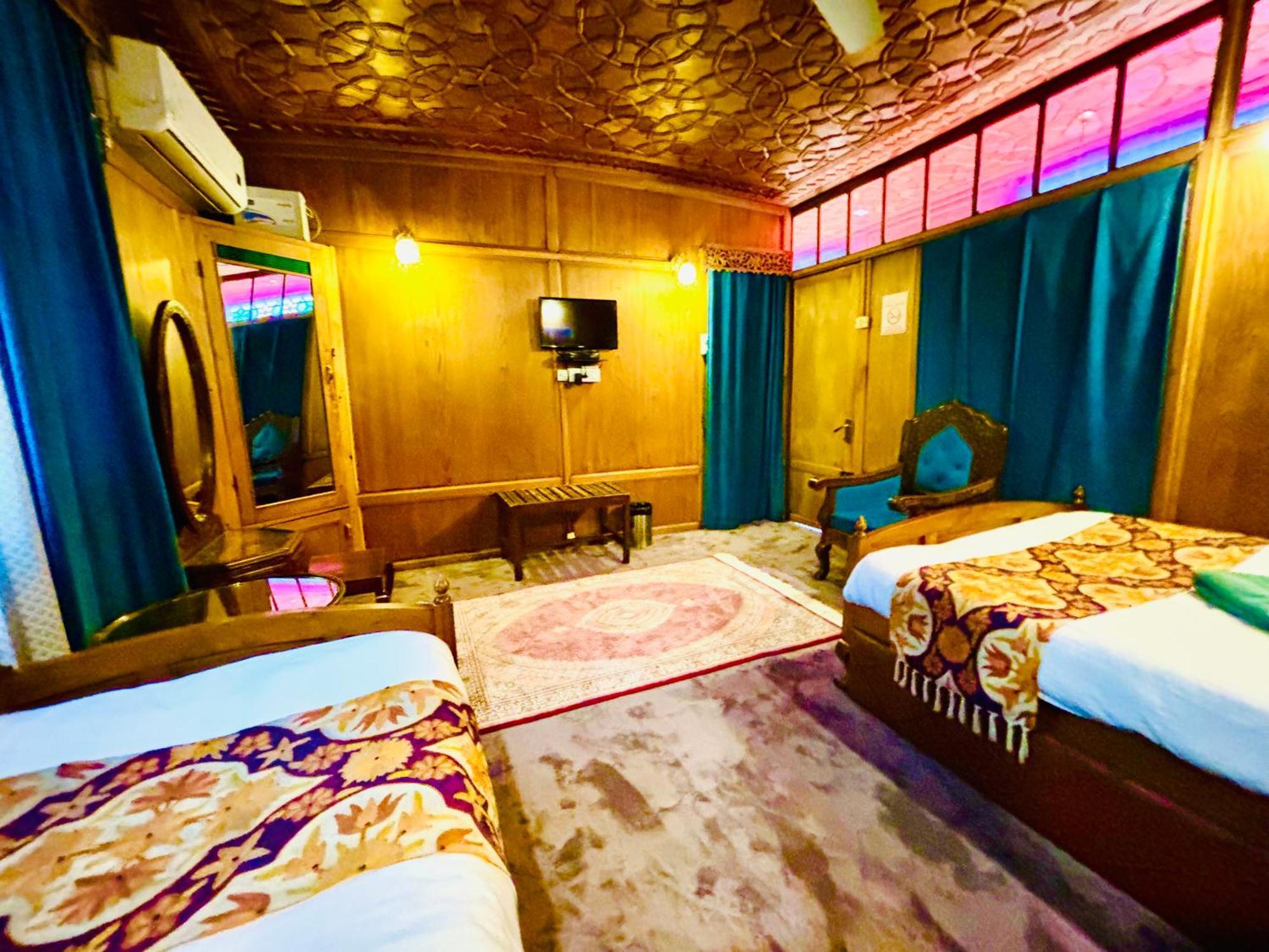 The Badyari Palace Houseboats Srīnagar Exterior foto