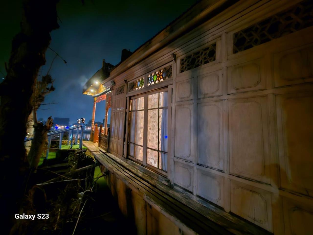The Badyari Palace Houseboats Srīnagar Exterior foto