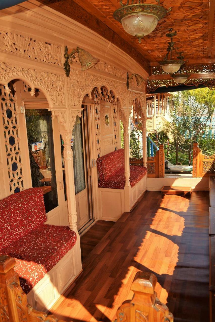 The Badyari Palace Houseboats Srīnagar Exterior foto